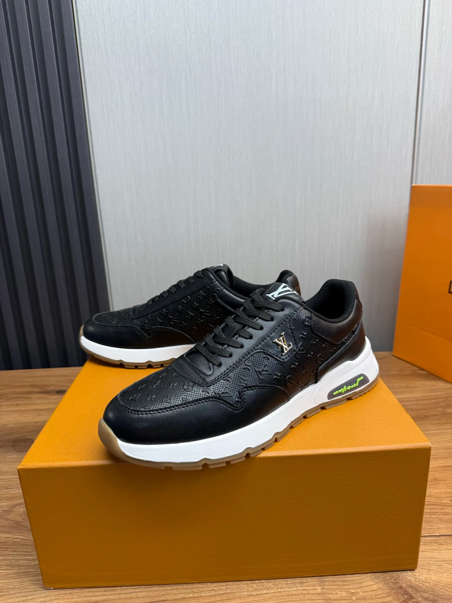 Men's shoes 💰460💰 LOUIS VUITTON [Luden Yiwei] Brand new trendy Lv is on the market 🎁, casual and fashionable men's shoes 👟 Original version shipped 1:1✅ The upper is made of imported brand leather + sheepskin lining, the original wear-resistant rubber outsole, the version is simple and elegant, exclusive for trendy men. 38-44